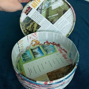 Round paper container with lid